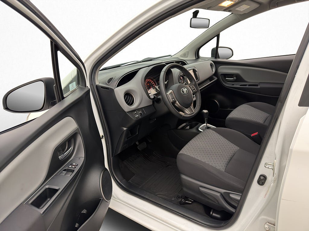 Vehicle Image 10