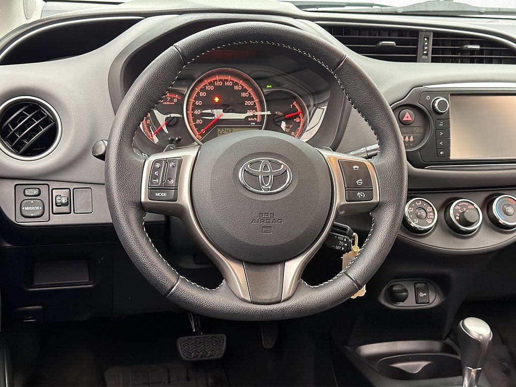 Vehicle Image 11