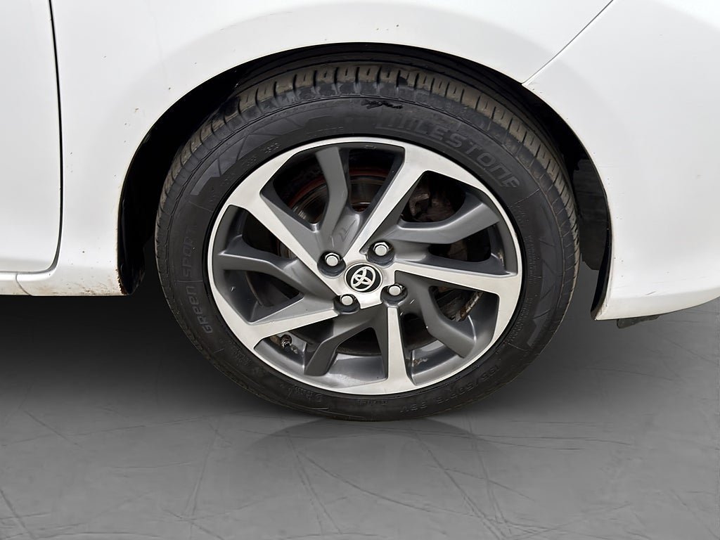 Vehicle Image 25