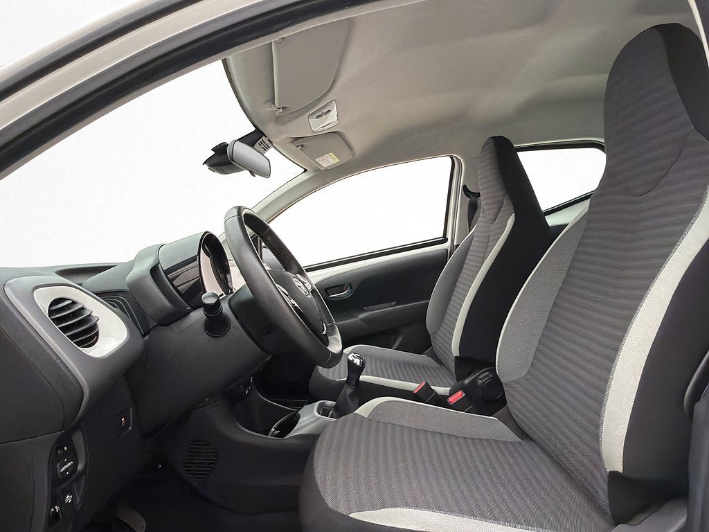 Vehicle Image 11