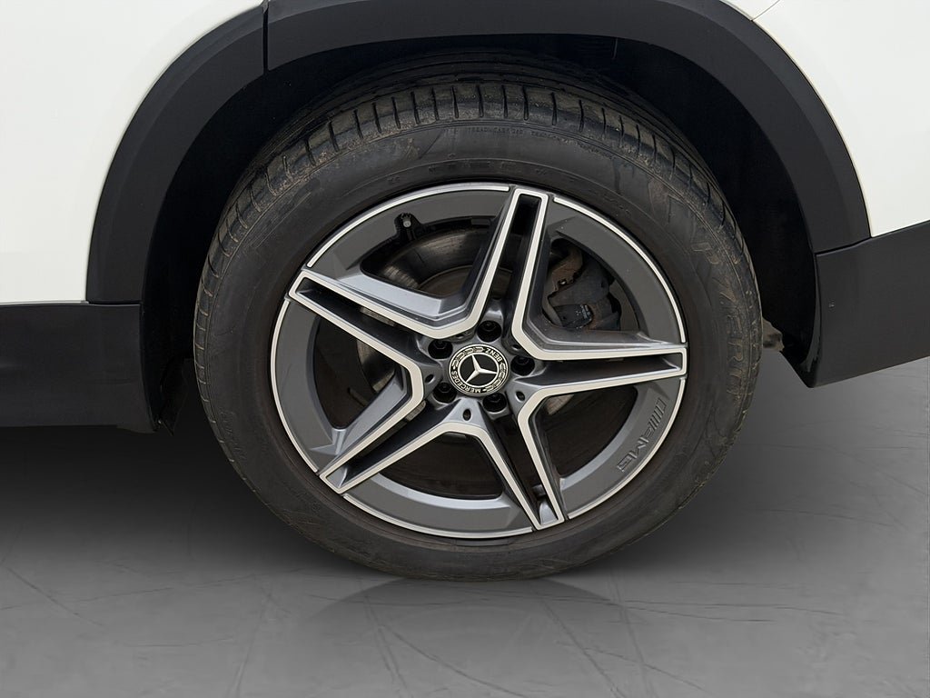 Vehicle Image 32