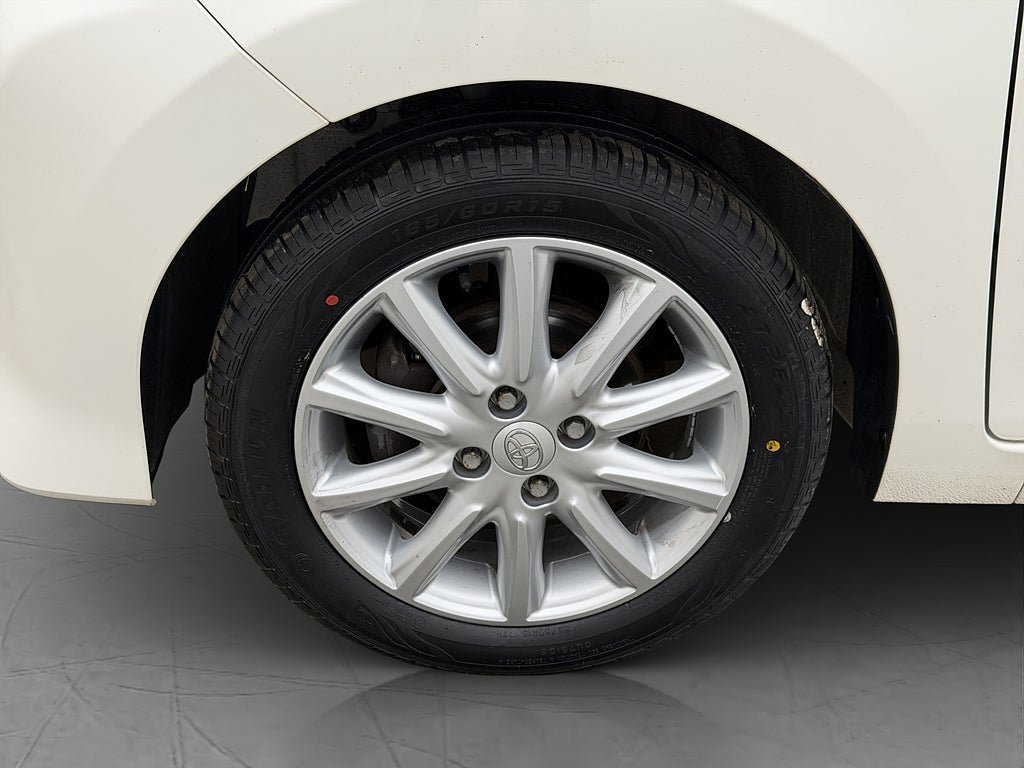 Vehicle Image 25