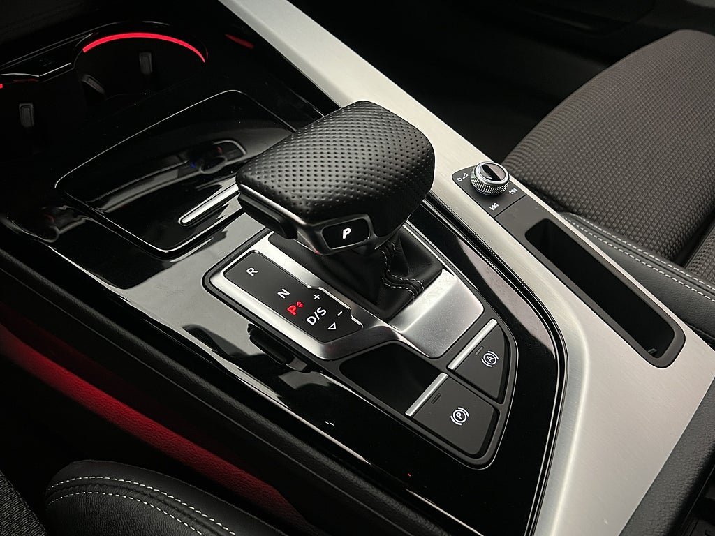 Vehicle Image 25