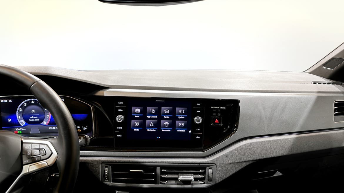 Vehicle Image 9