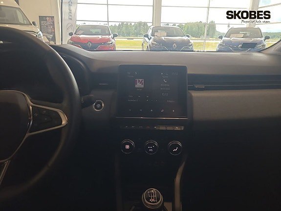 Vehicle Image 12