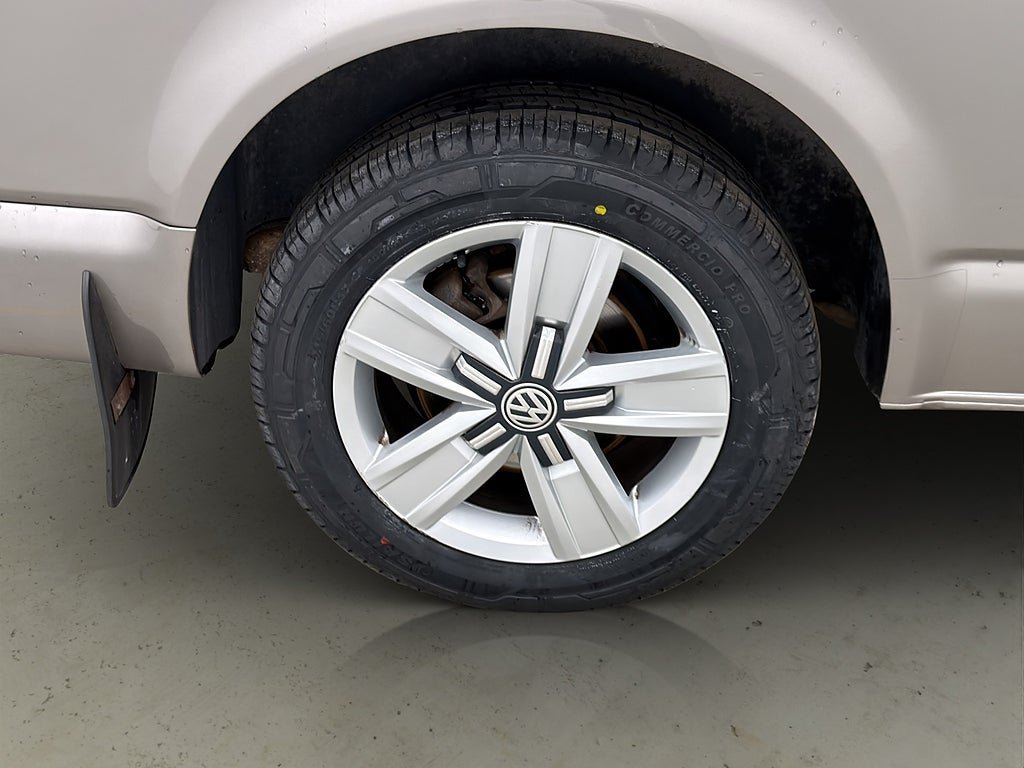 Vehicle Image 32