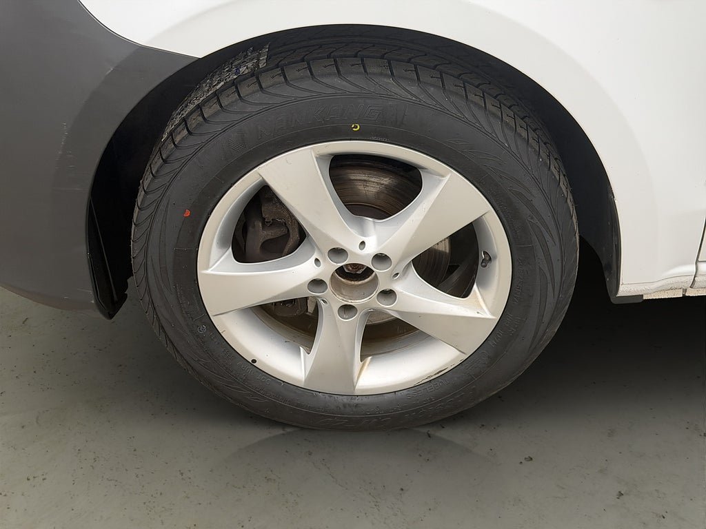 Vehicle Image 24