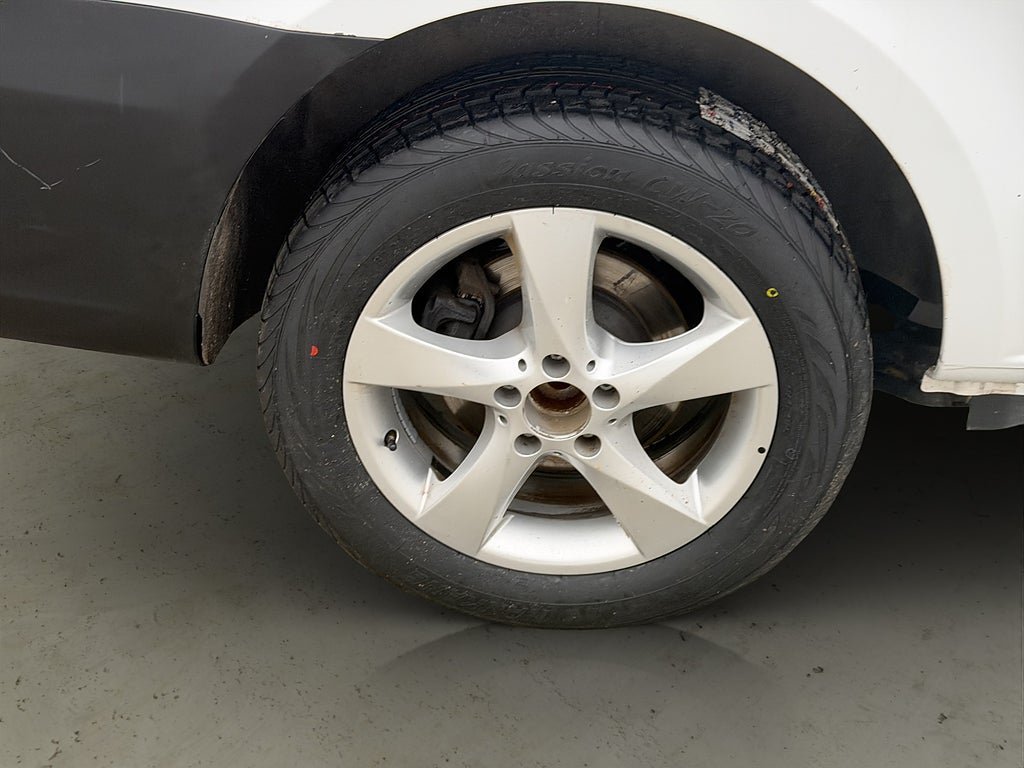 Vehicle Image 26