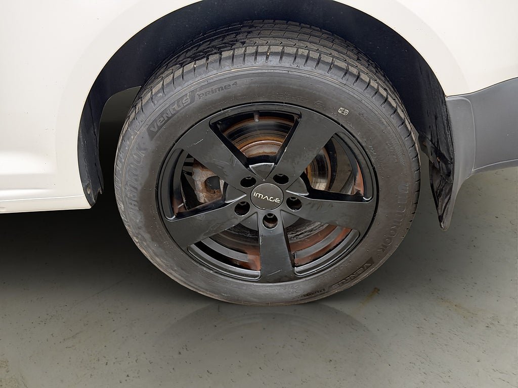 Vehicle Image 25
