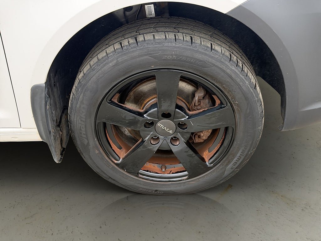 Vehicle Image 26