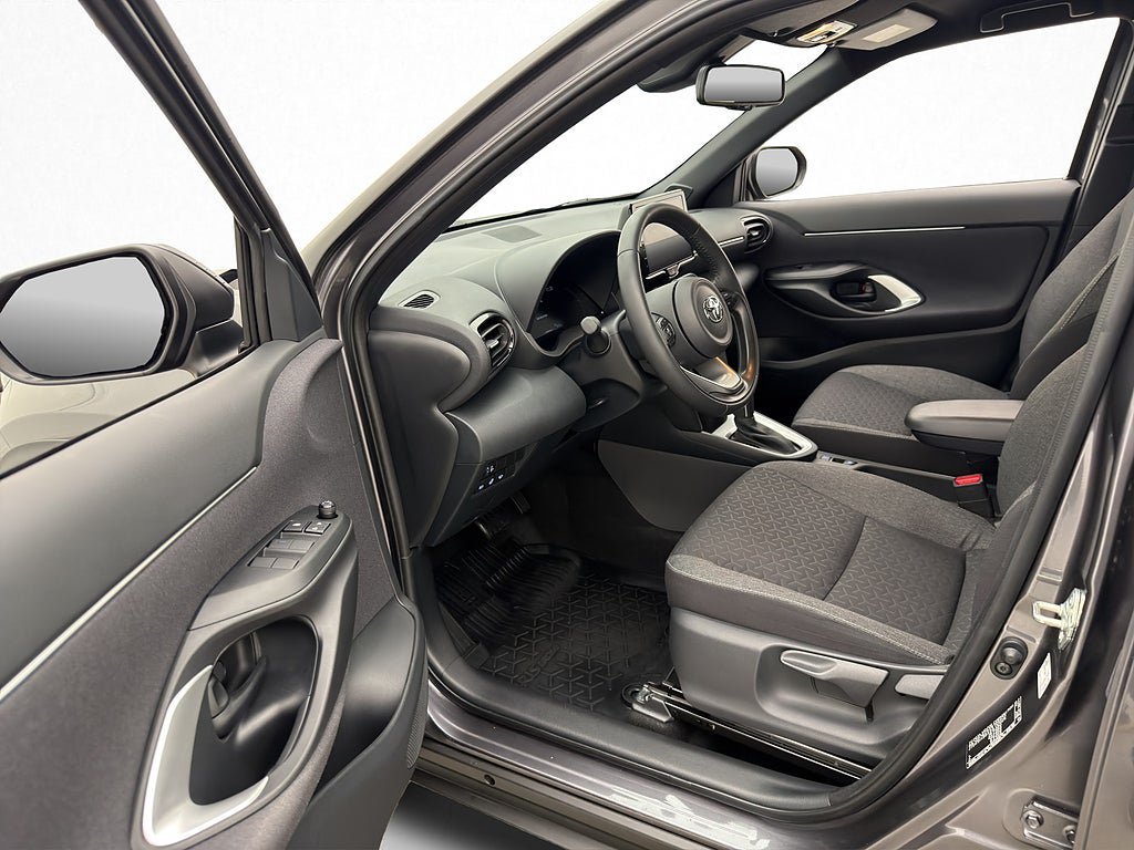 Vehicle Image 9