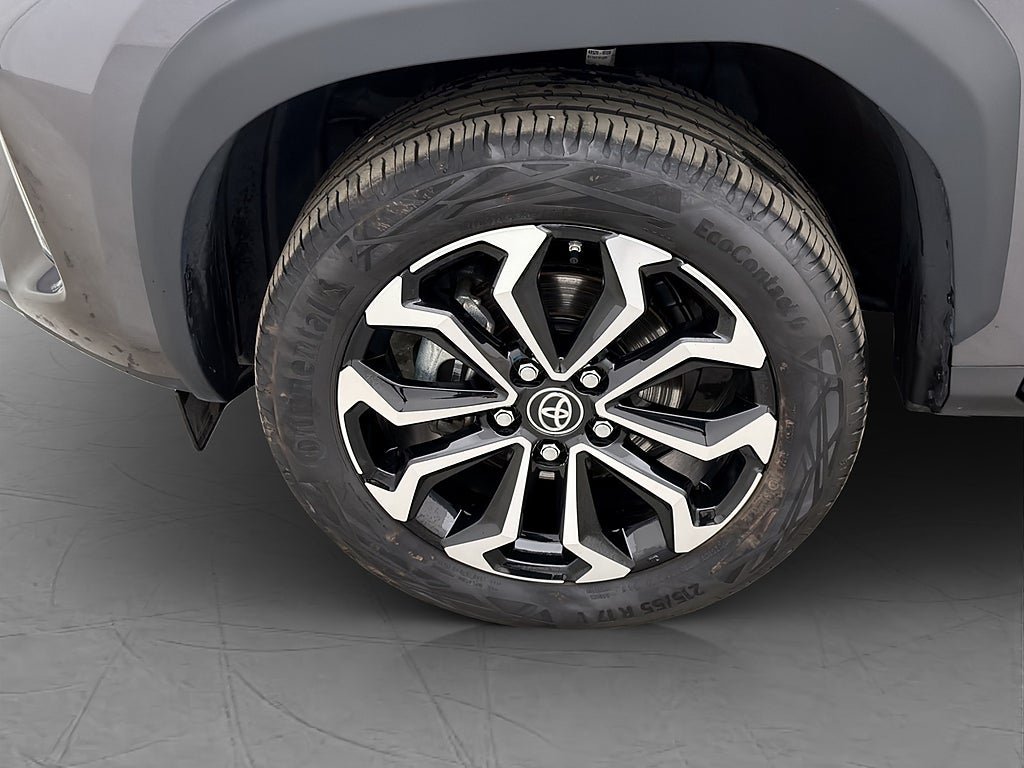 Vehicle Image 25