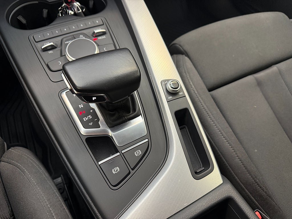 Vehicle Image 23