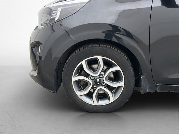 Vehicle Image 25
