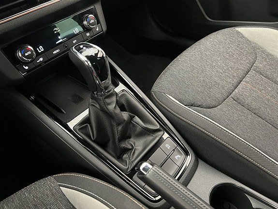 Vehicle Image 26