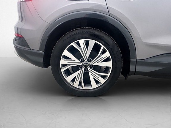 Vehicle Image 36