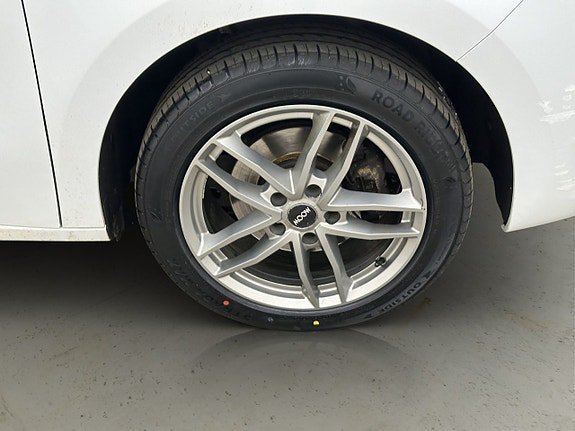 Vehicle Image 32