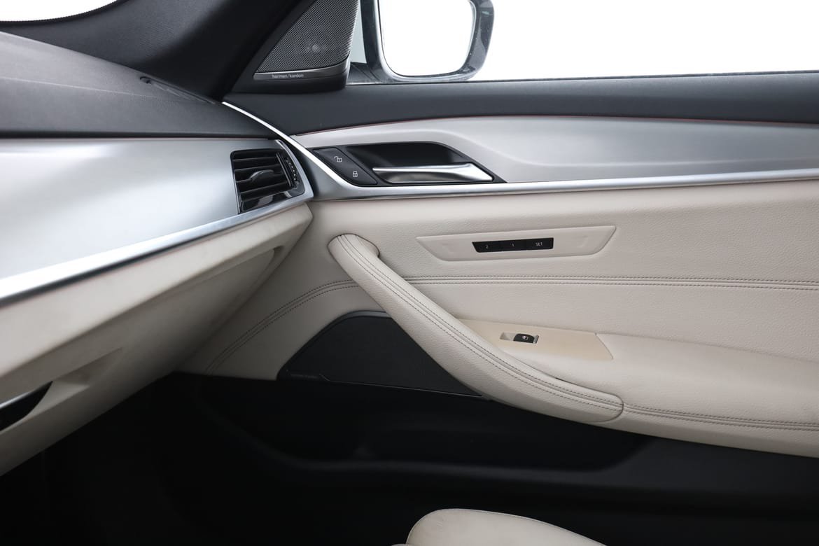 Vehicle Image 32