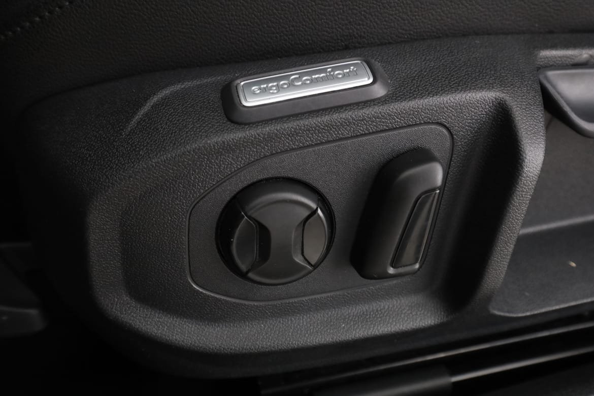 Vehicle Image 40