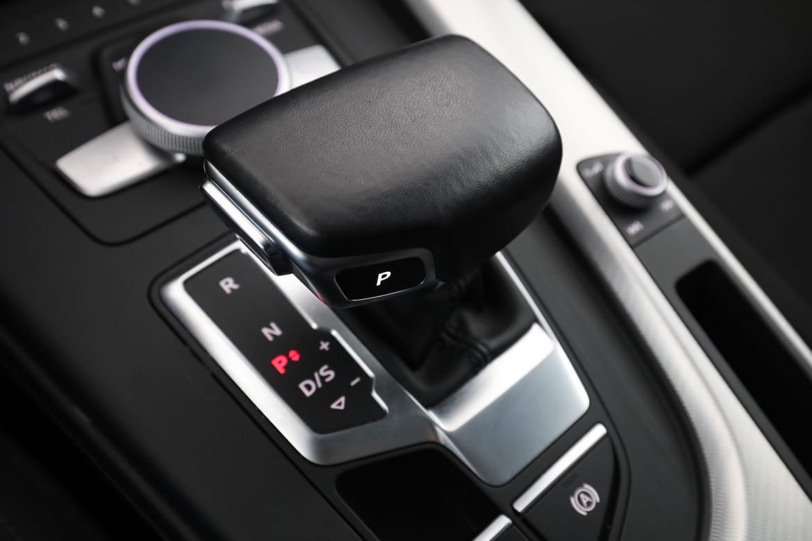 Vehicle Image 32