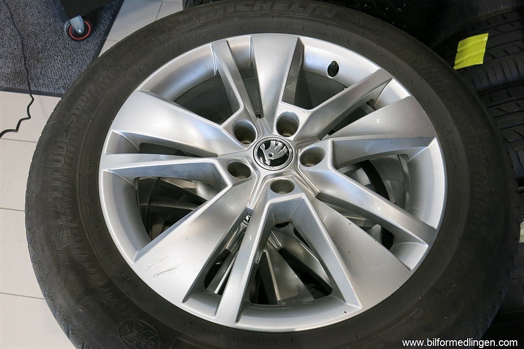 Vehicle Image 18