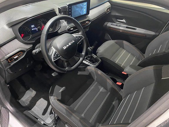 Vehicle Image 7