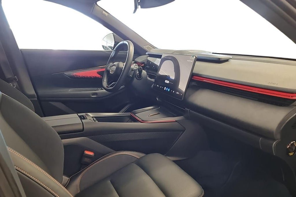 Vehicle Image 7
