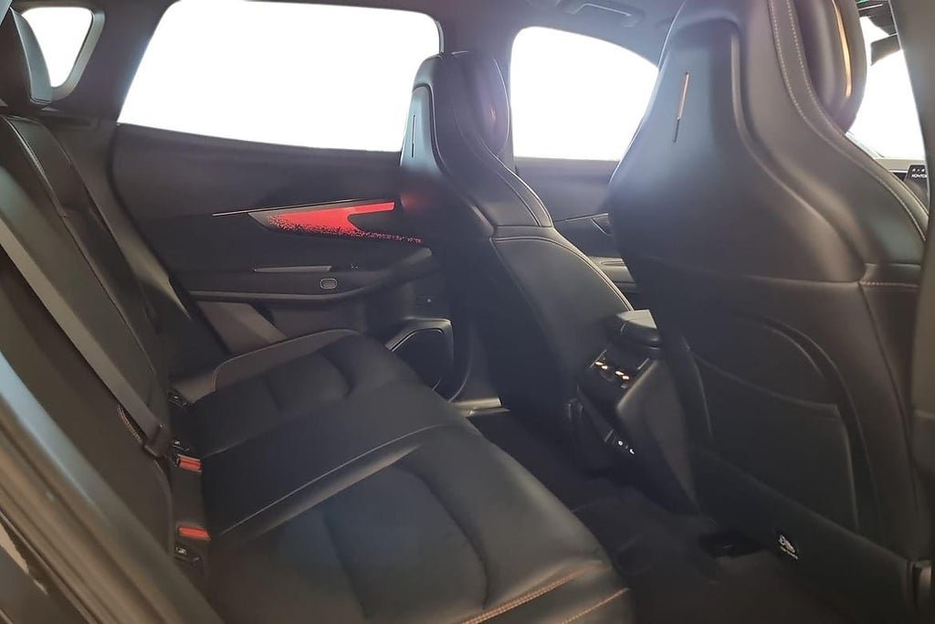 Vehicle Image 9