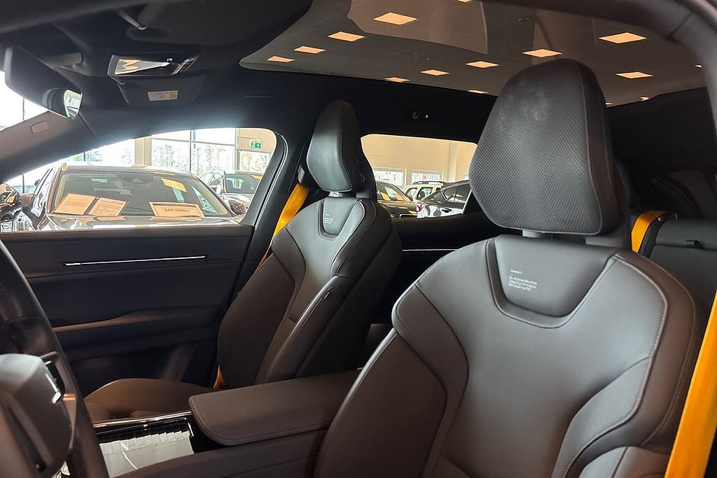 Vehicle Image 25