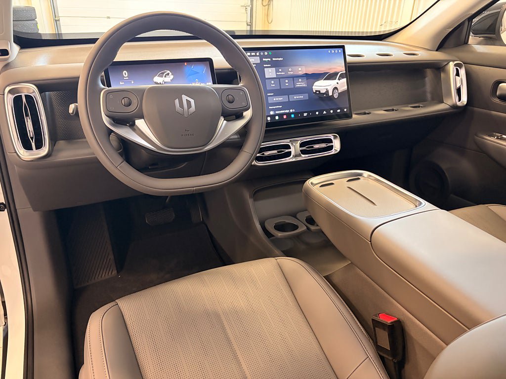 Vehicle Image 9