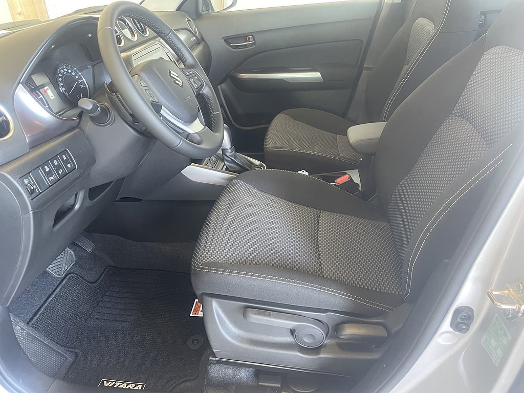 Vehicle Image 6