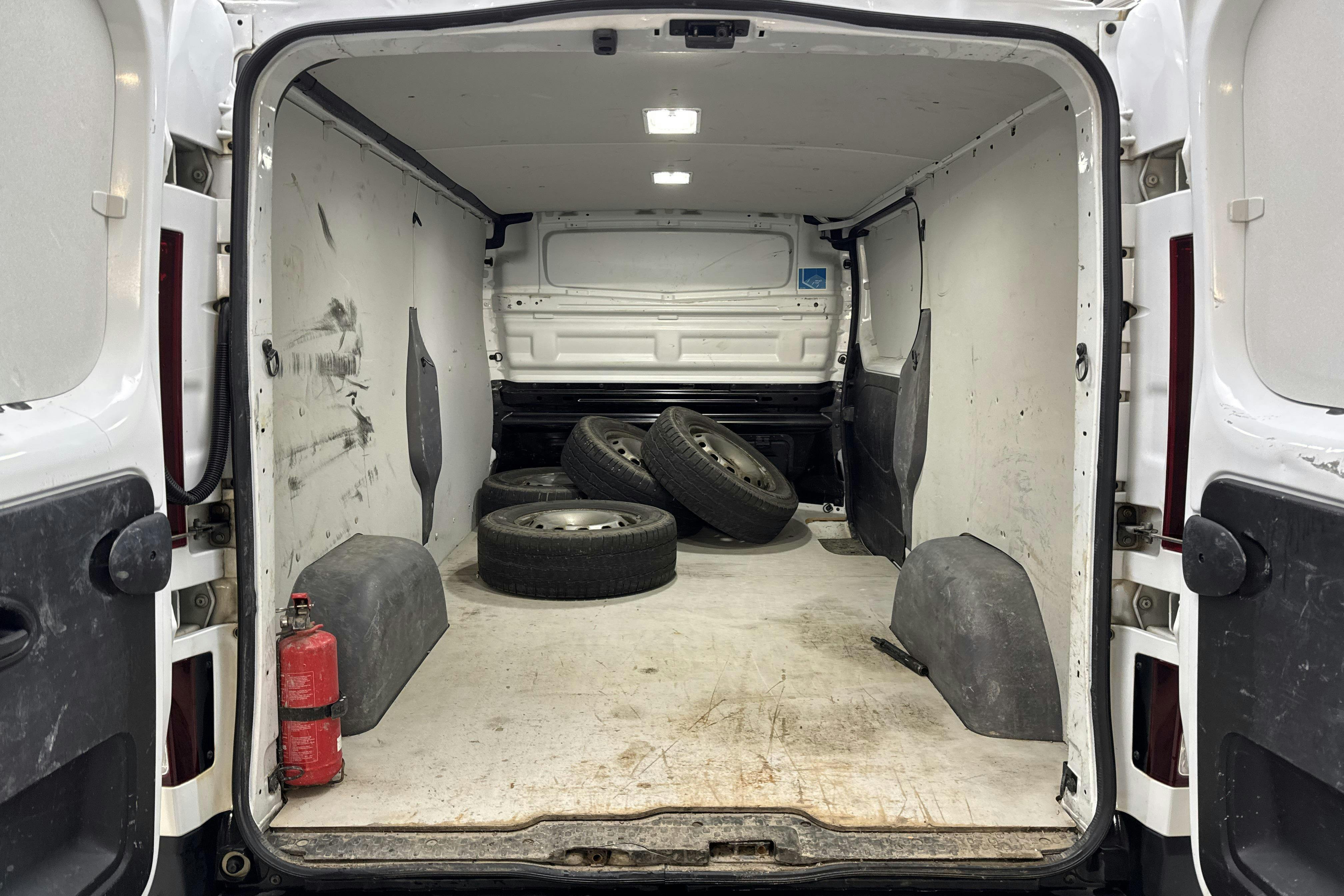 Vehicle Image 8