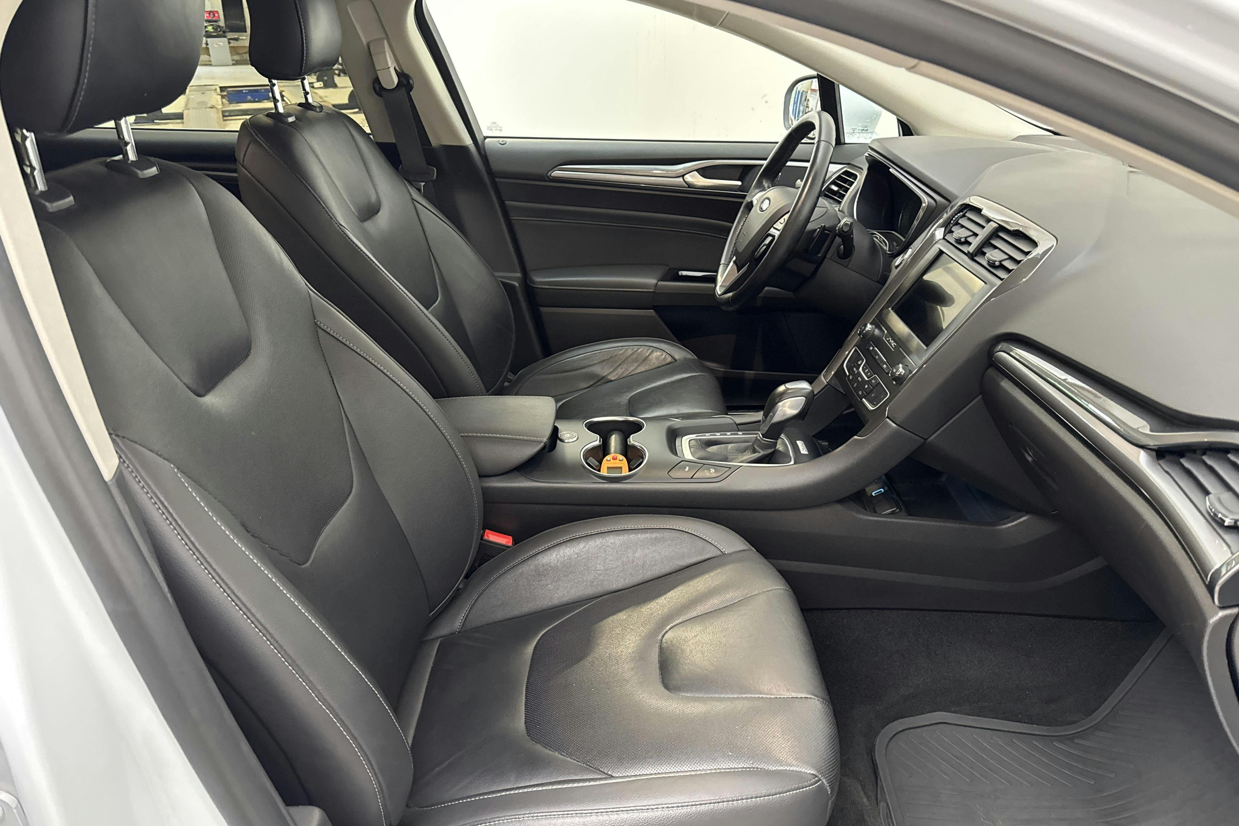 Vehicle Image 7
