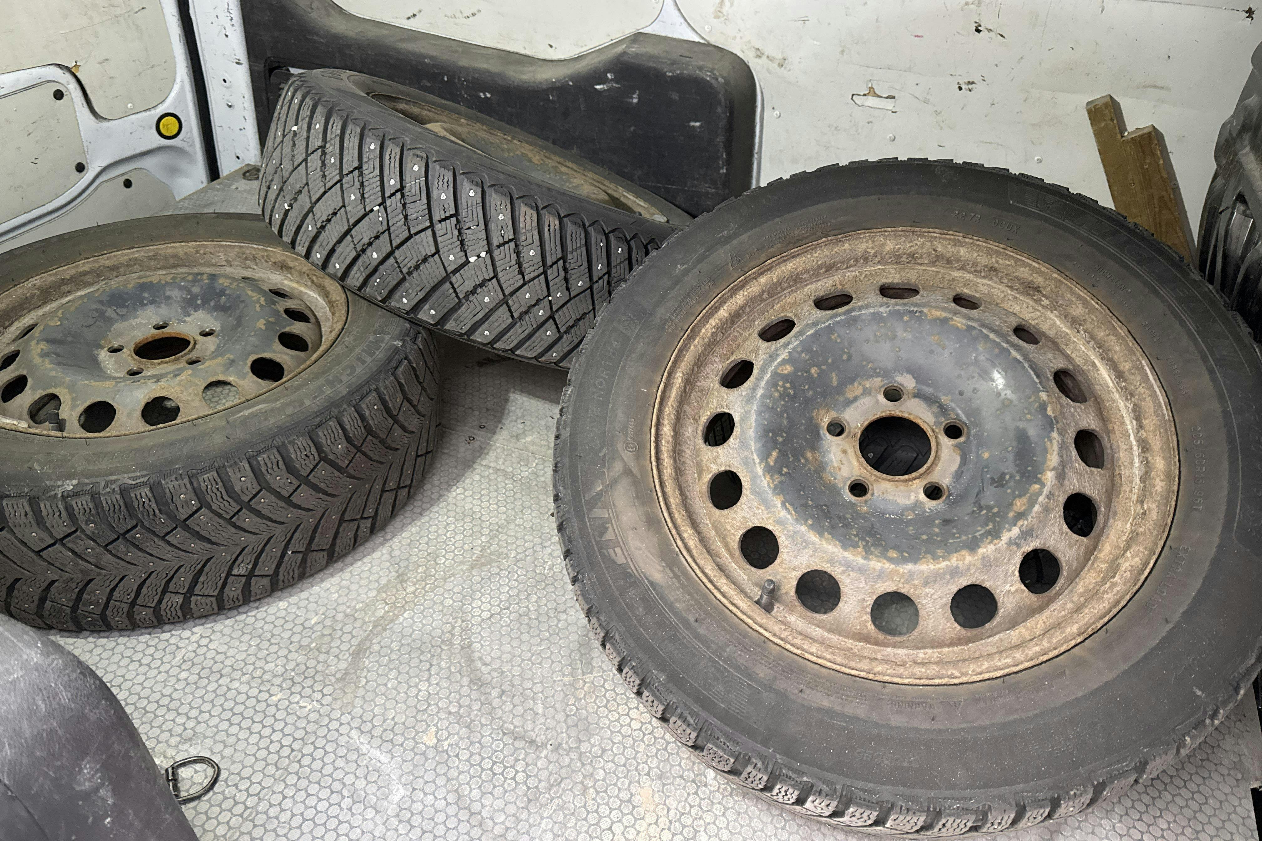 Vehicle Image 10