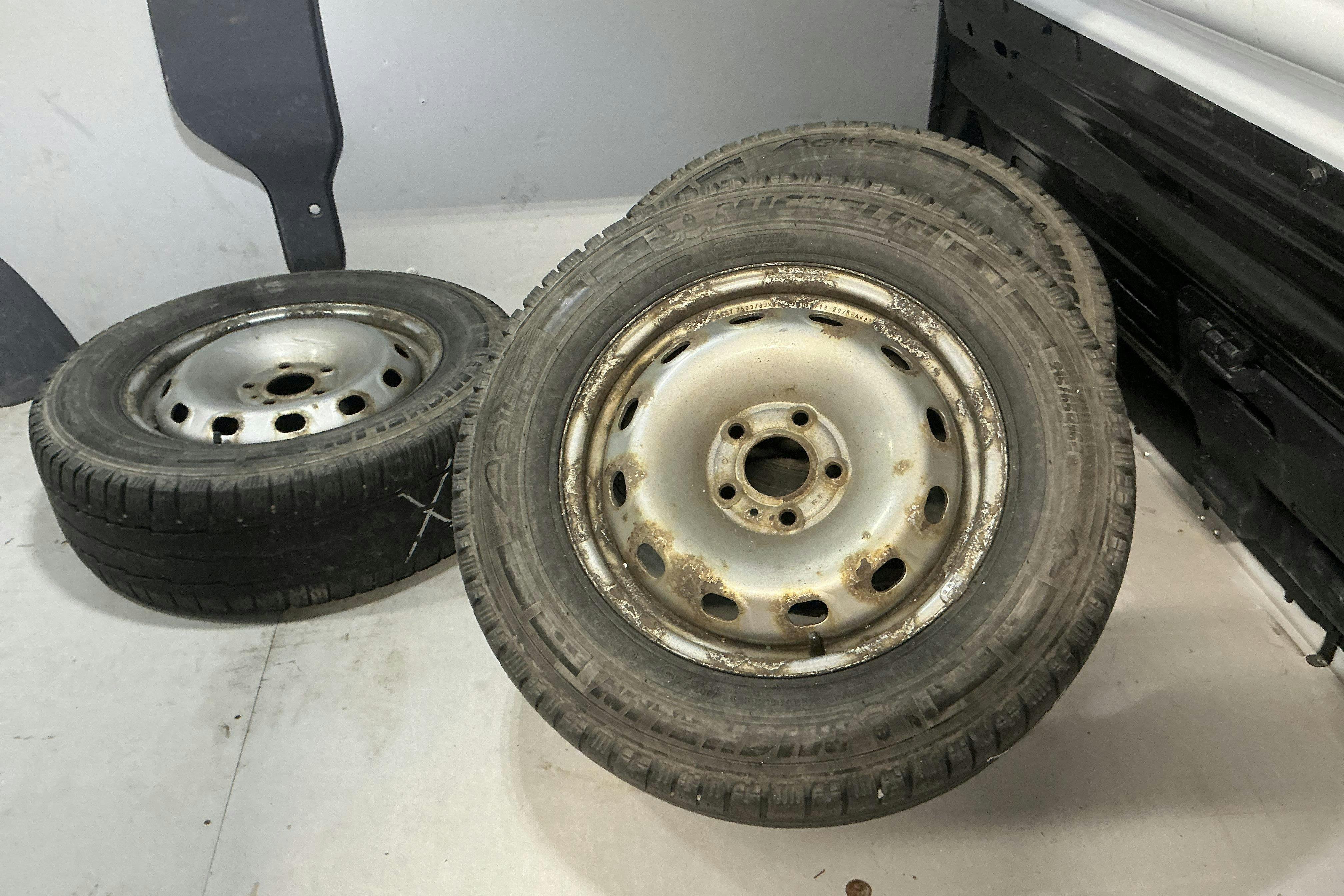 Vehicle Image 12