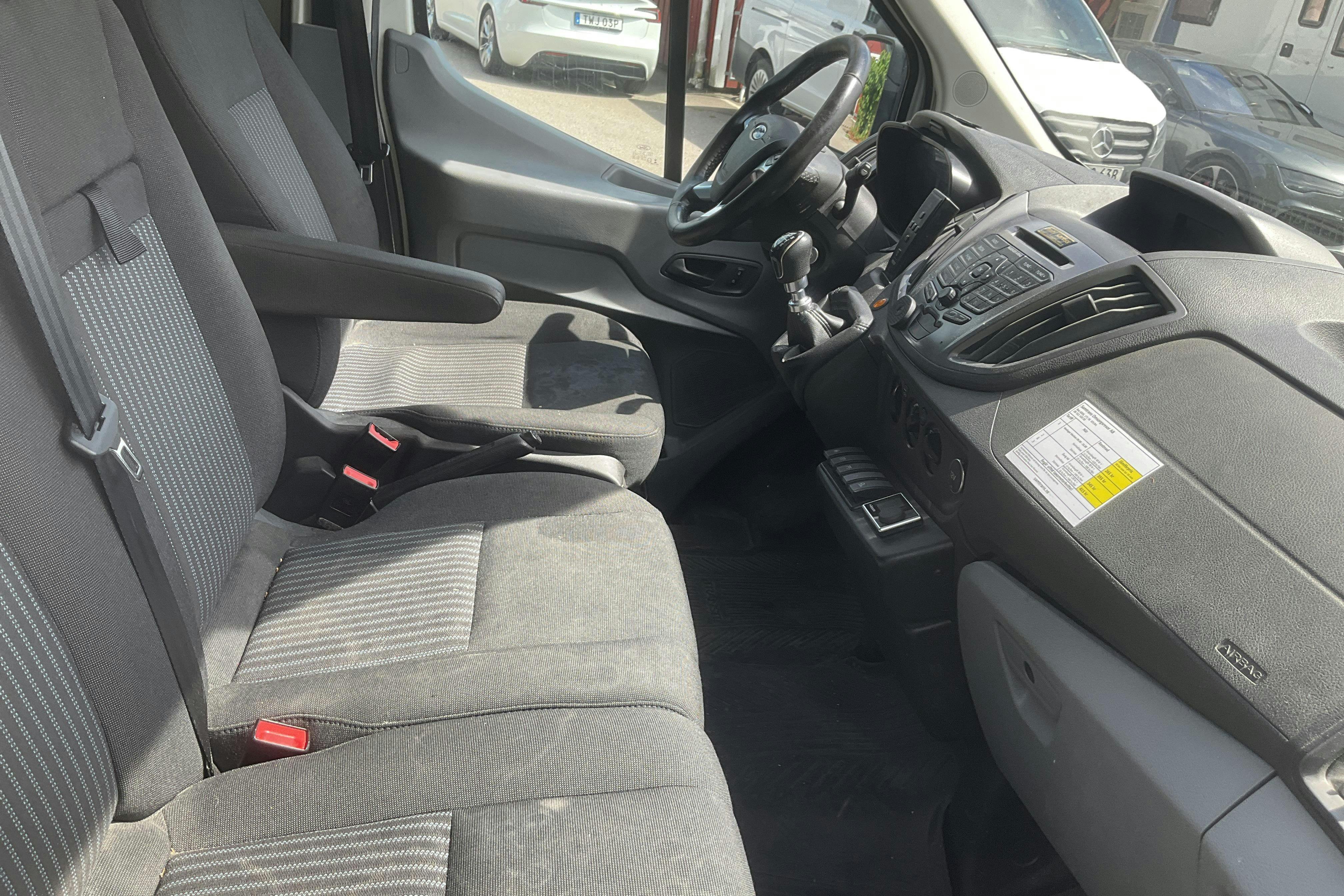 Vehicle Image 9
