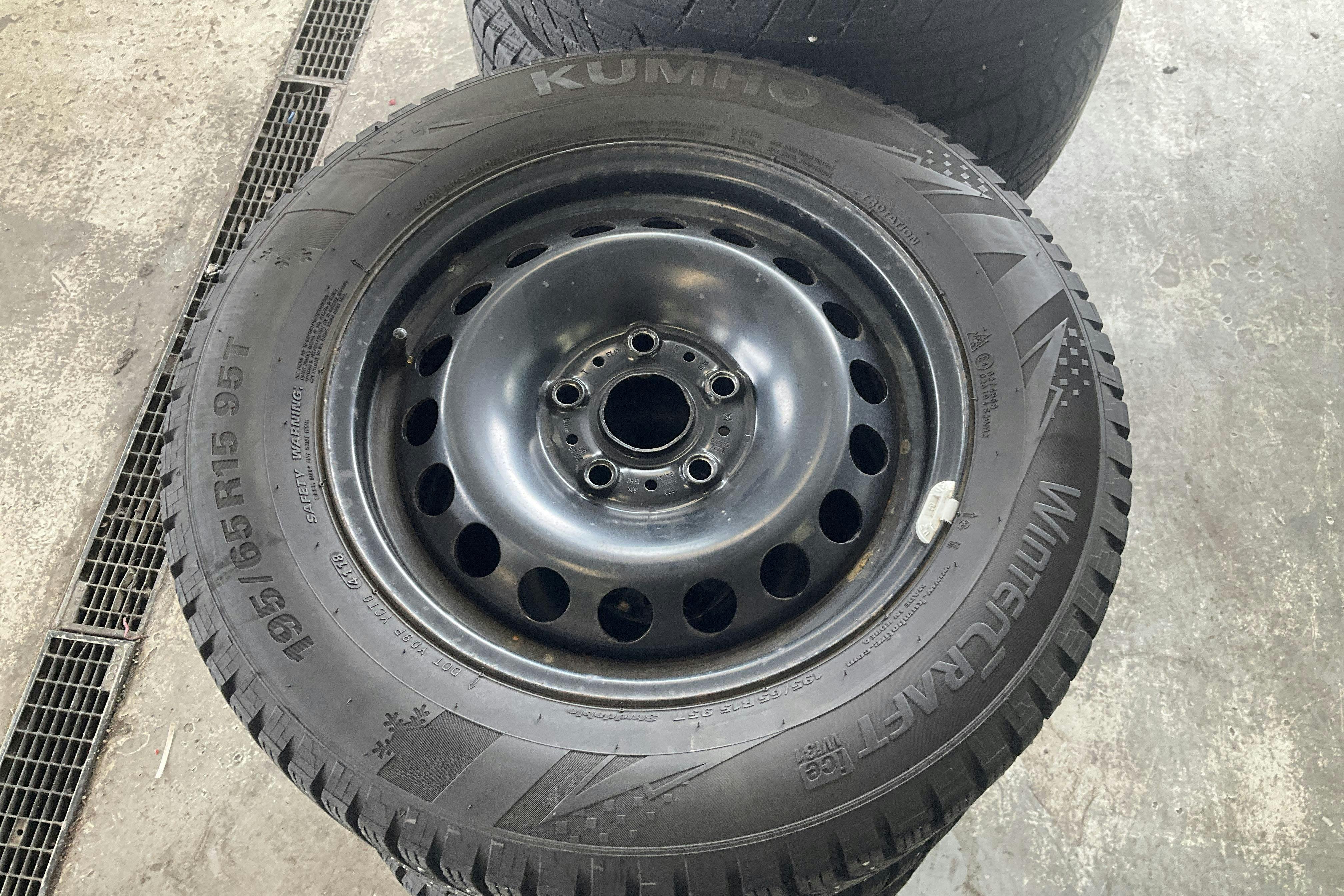 Vehicle Image 13
