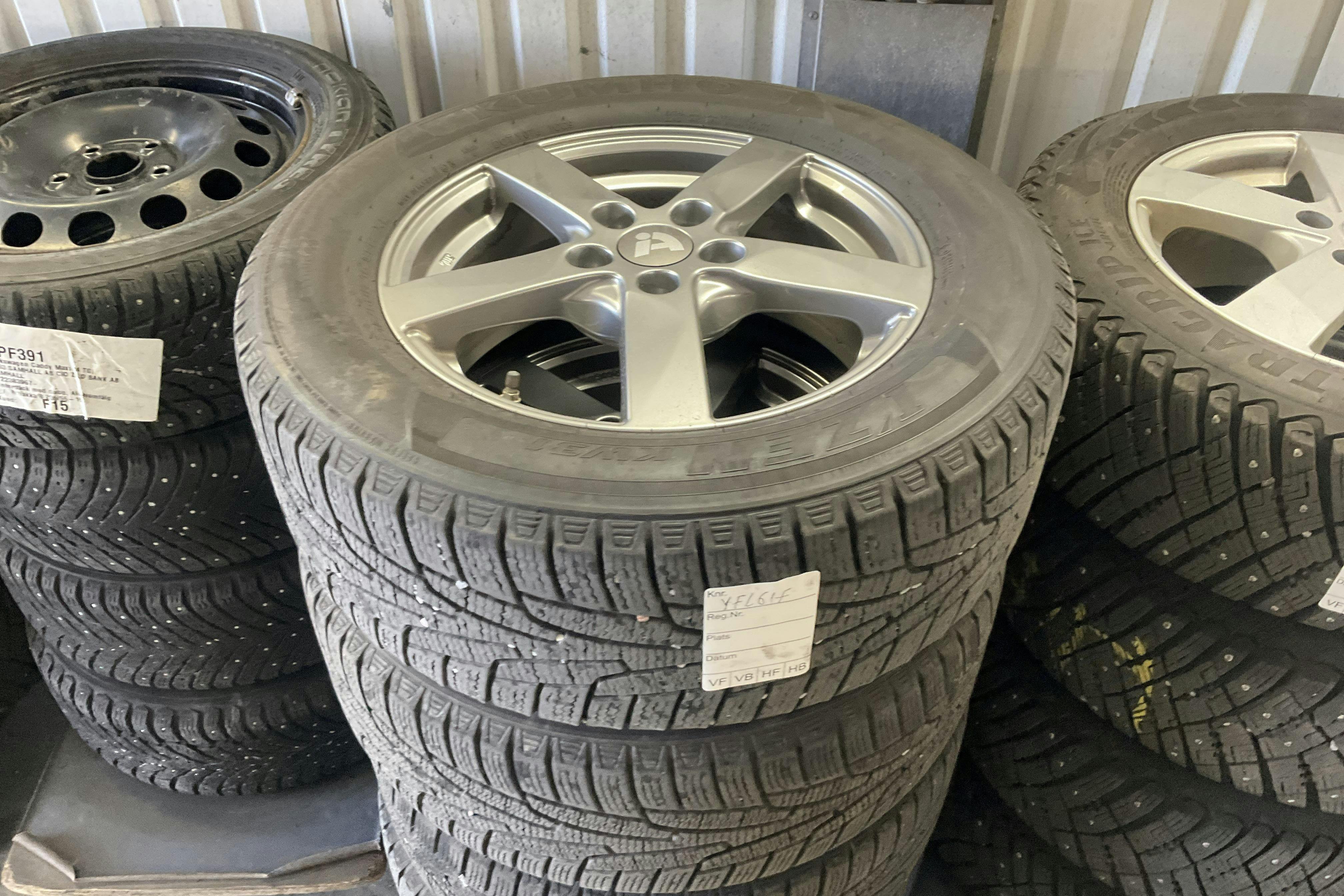 Vehicle Image 12