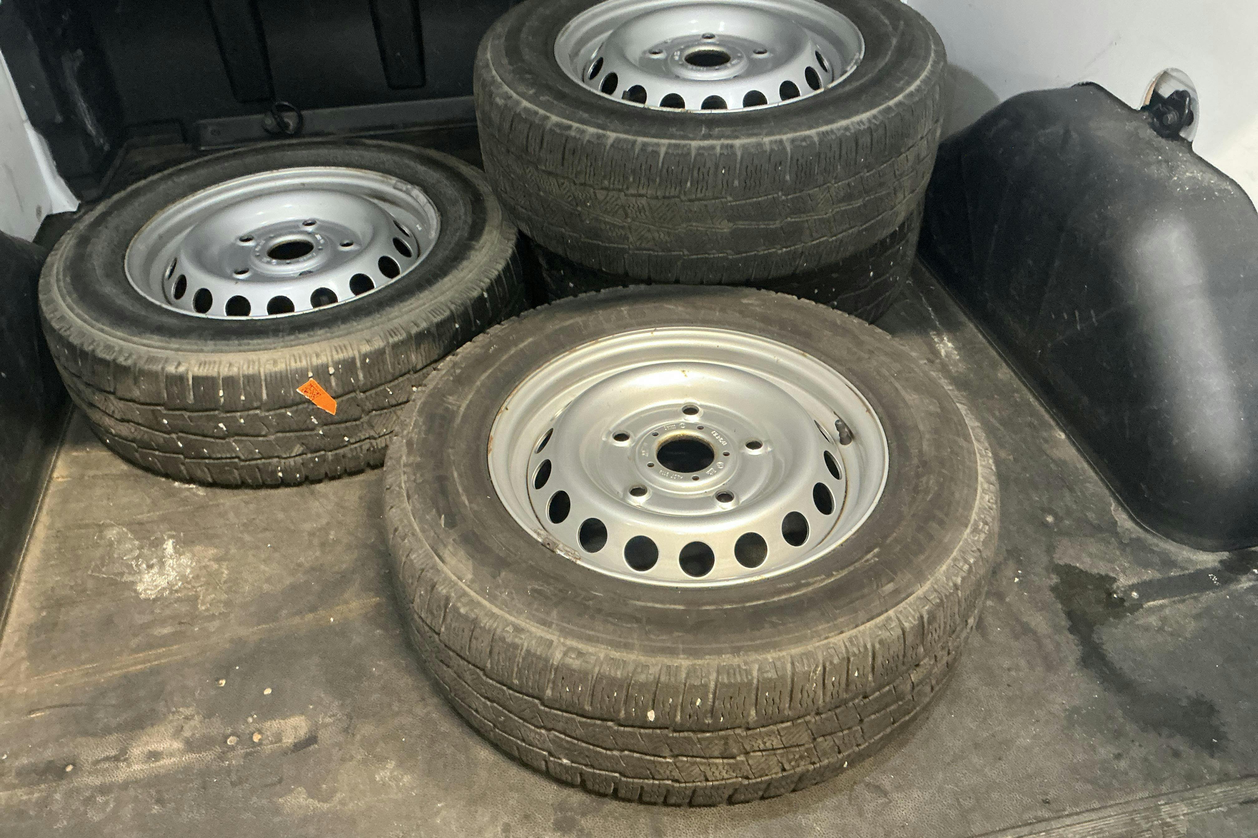 Vehicle Image 12