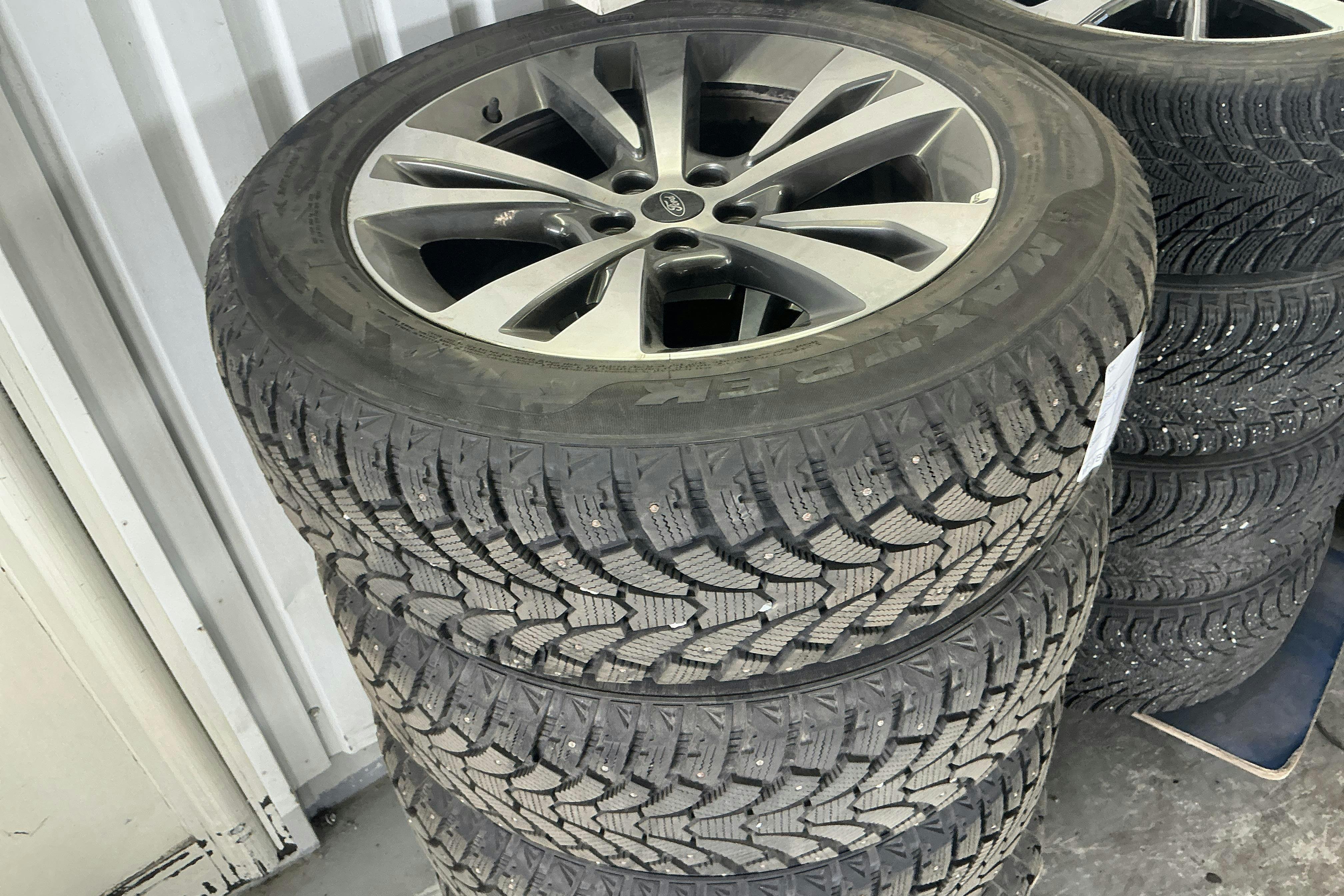 Vehicle Image 16