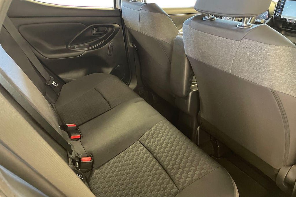 Vehicle Image 9