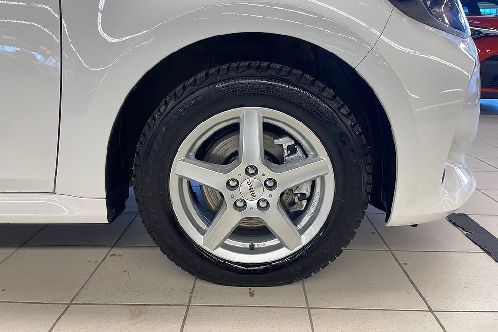 Vehicle Image 16