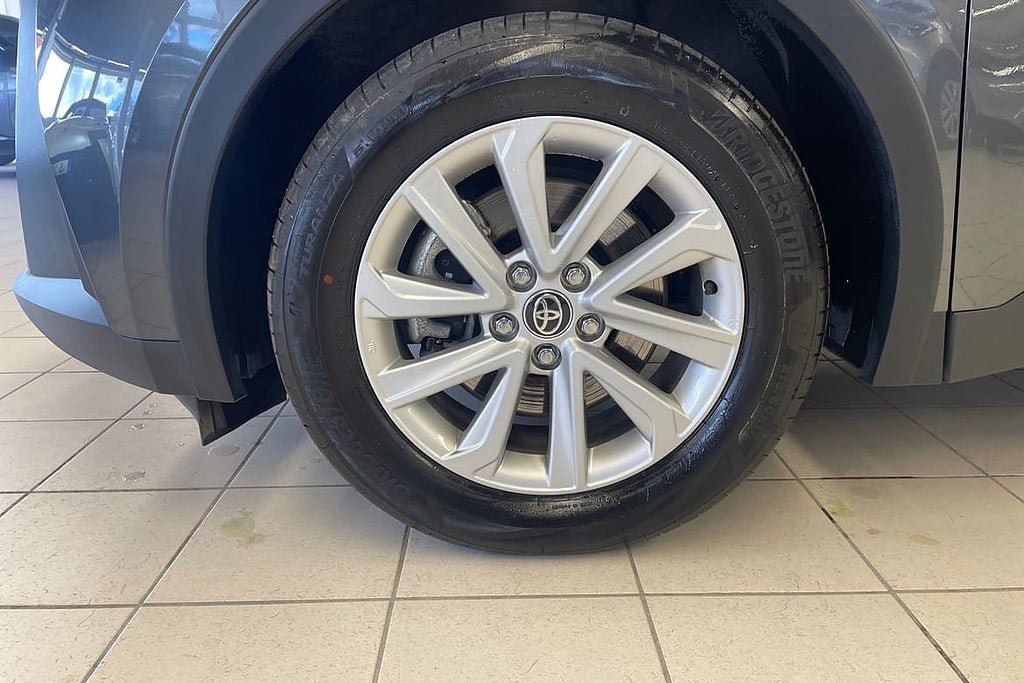 Vehicle Image 16