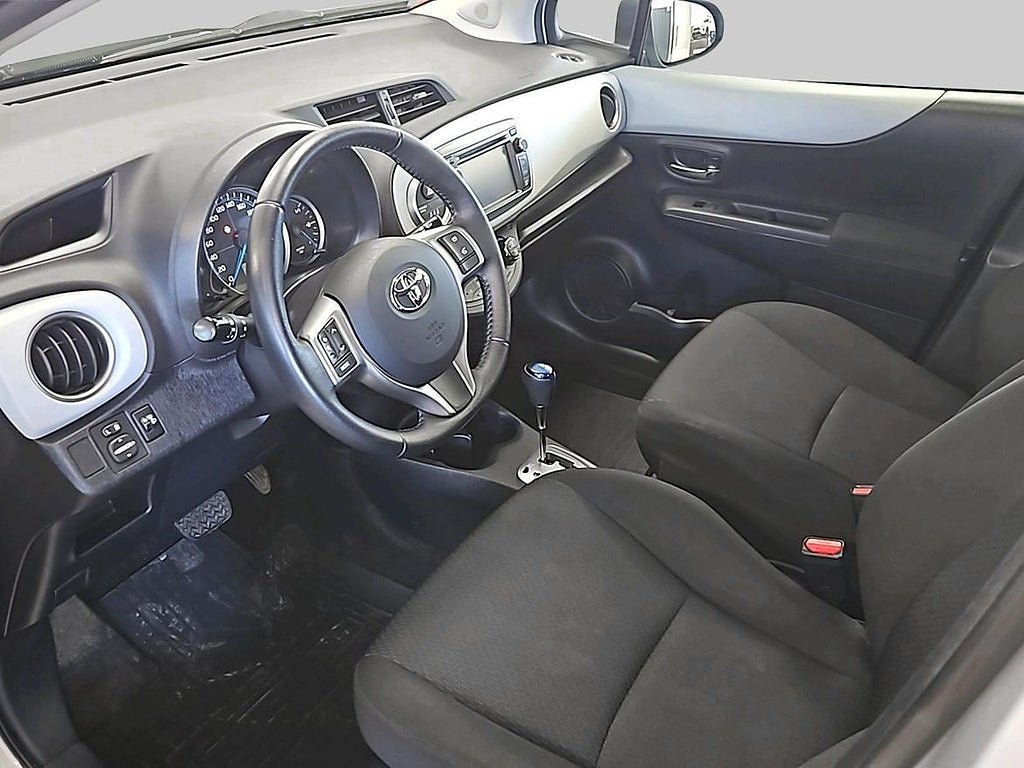 Vehicle Image 9