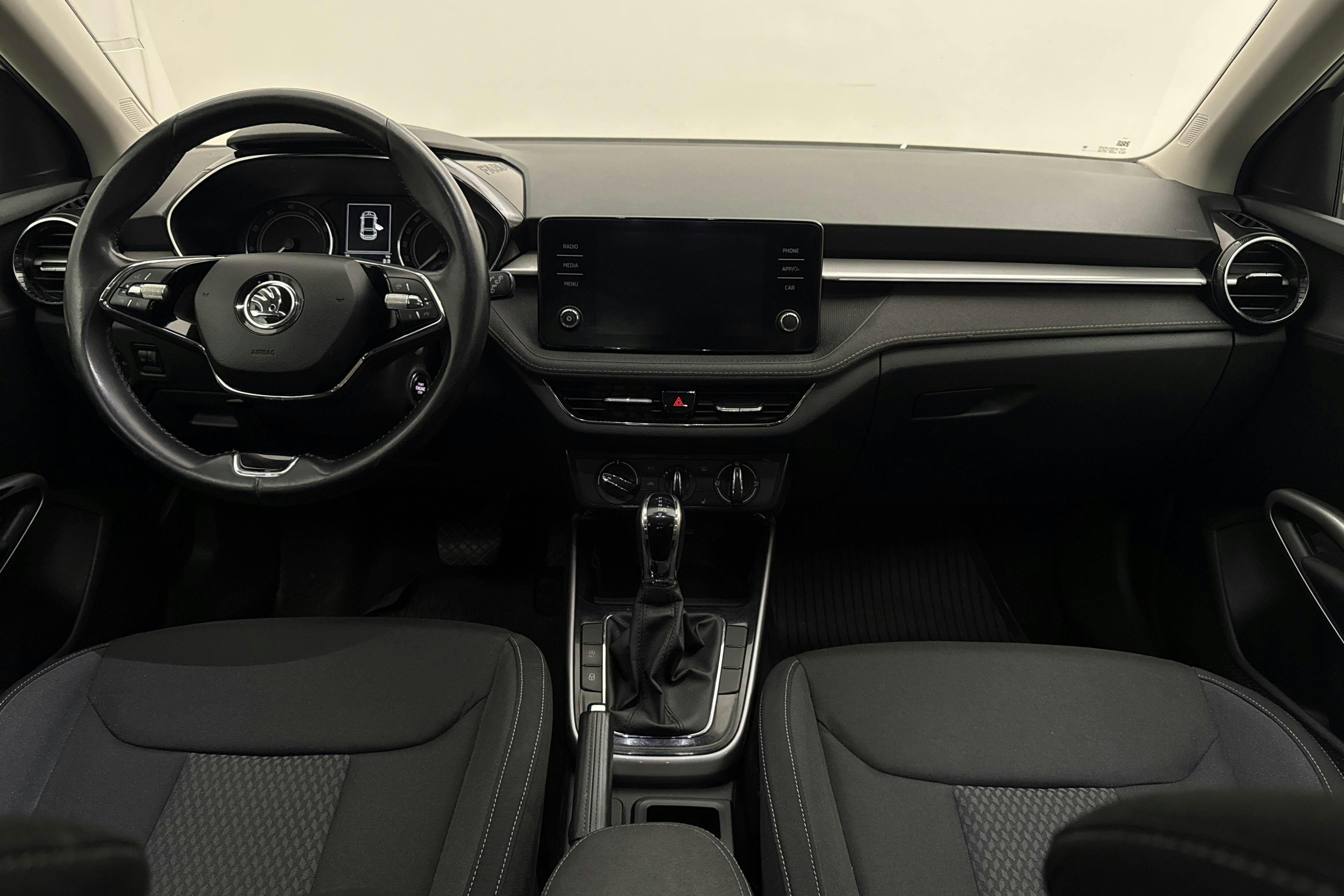 Vehicle Image 6