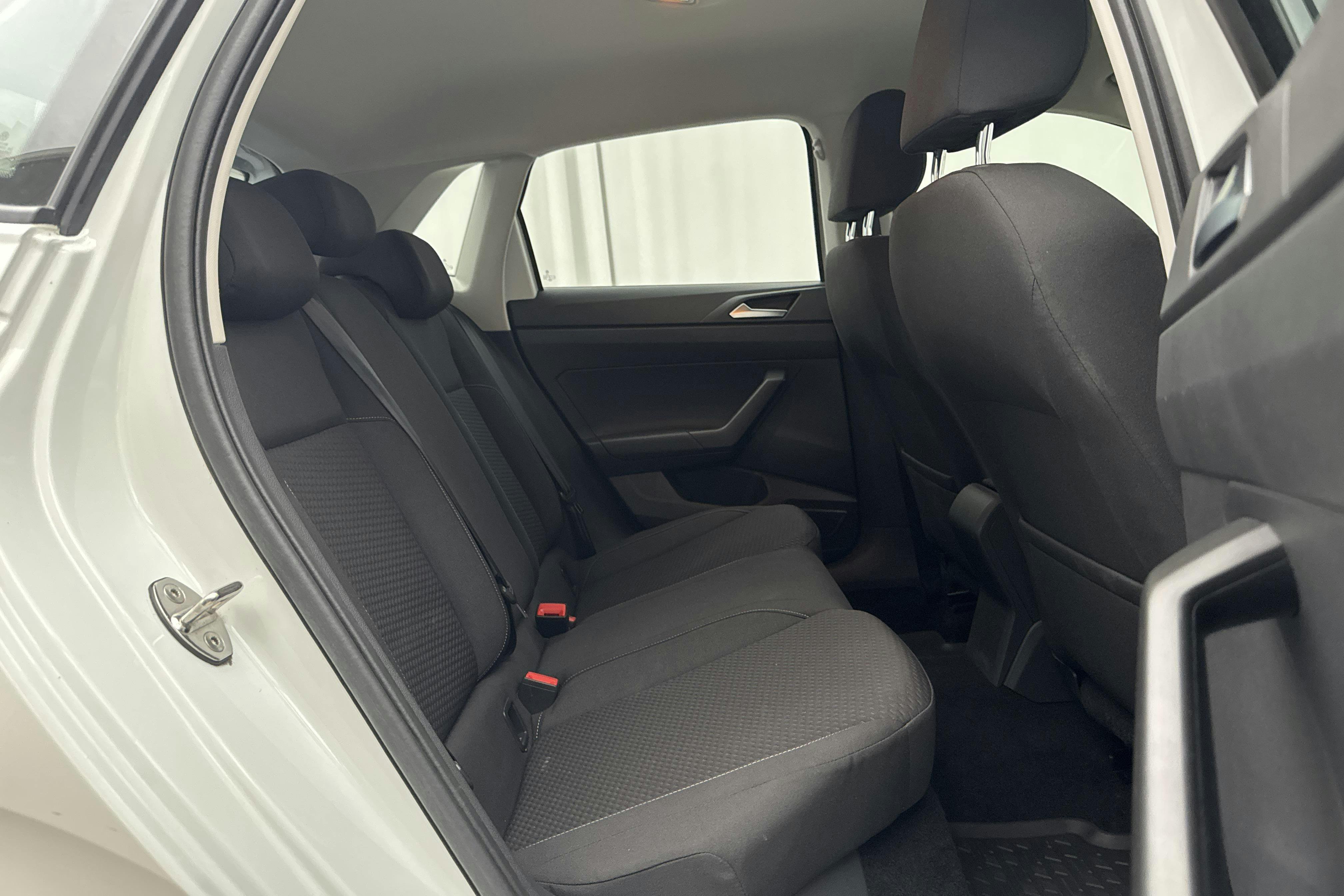 Vehicle Image 8