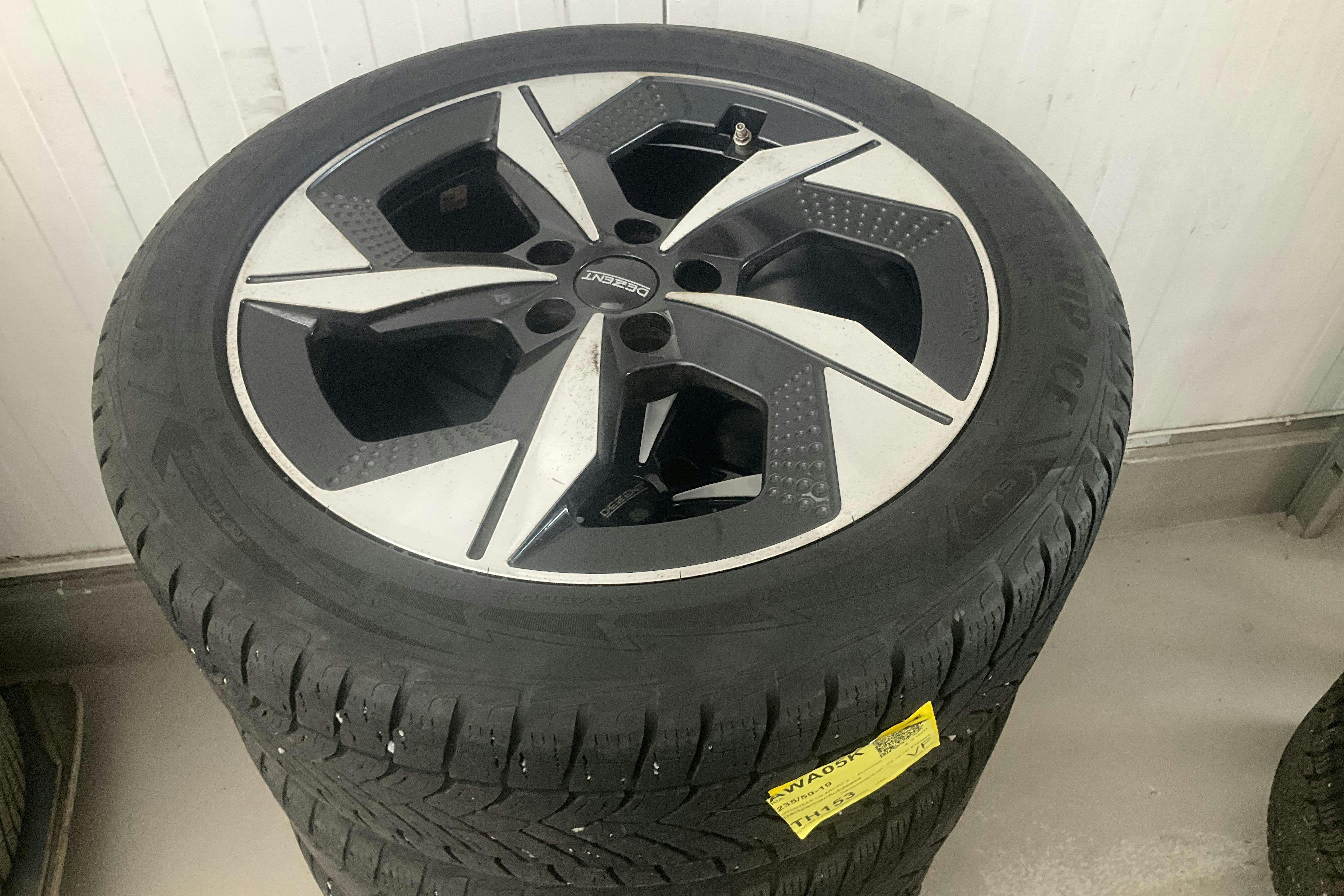 Vehicle Image 11