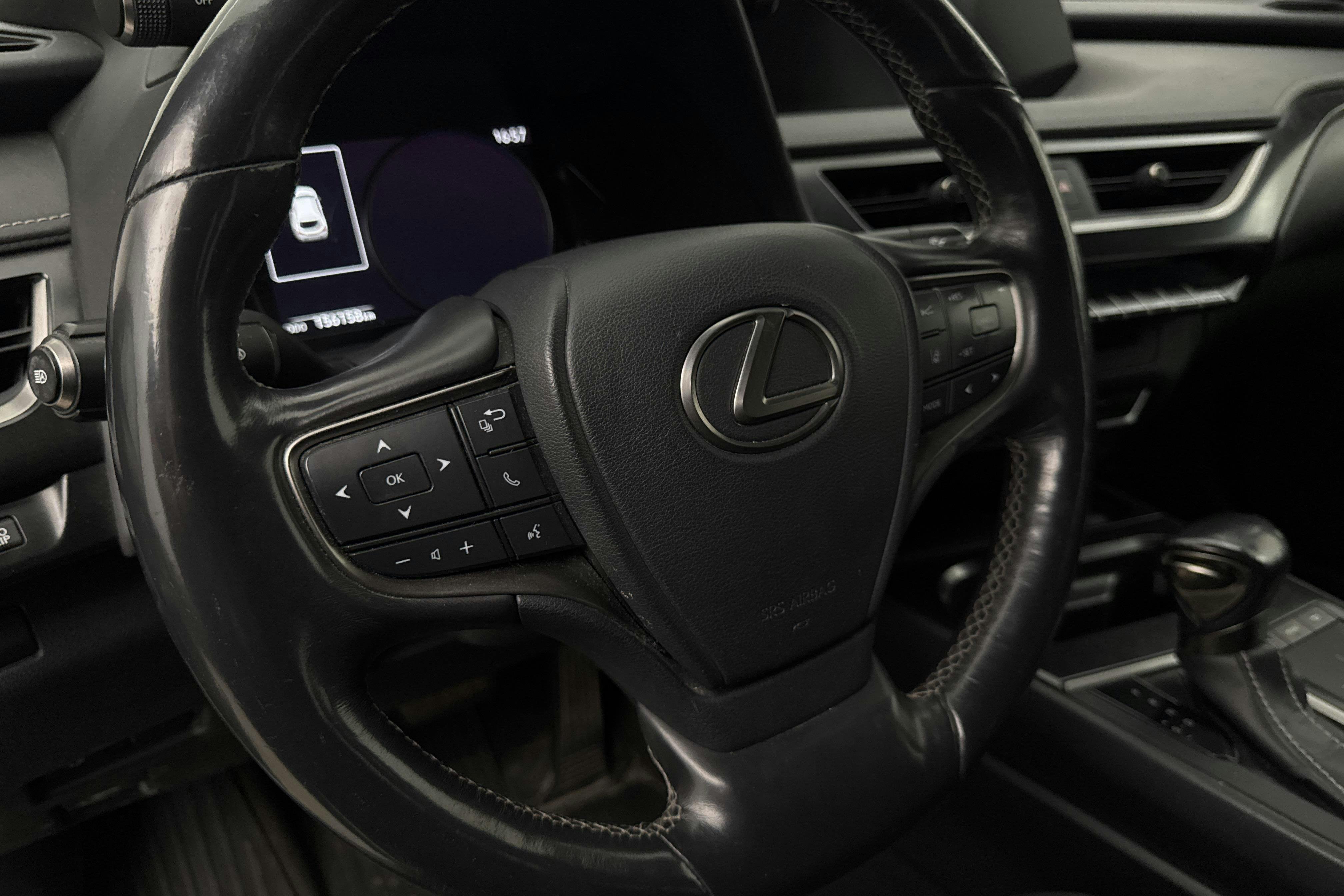Vehicle Image 12