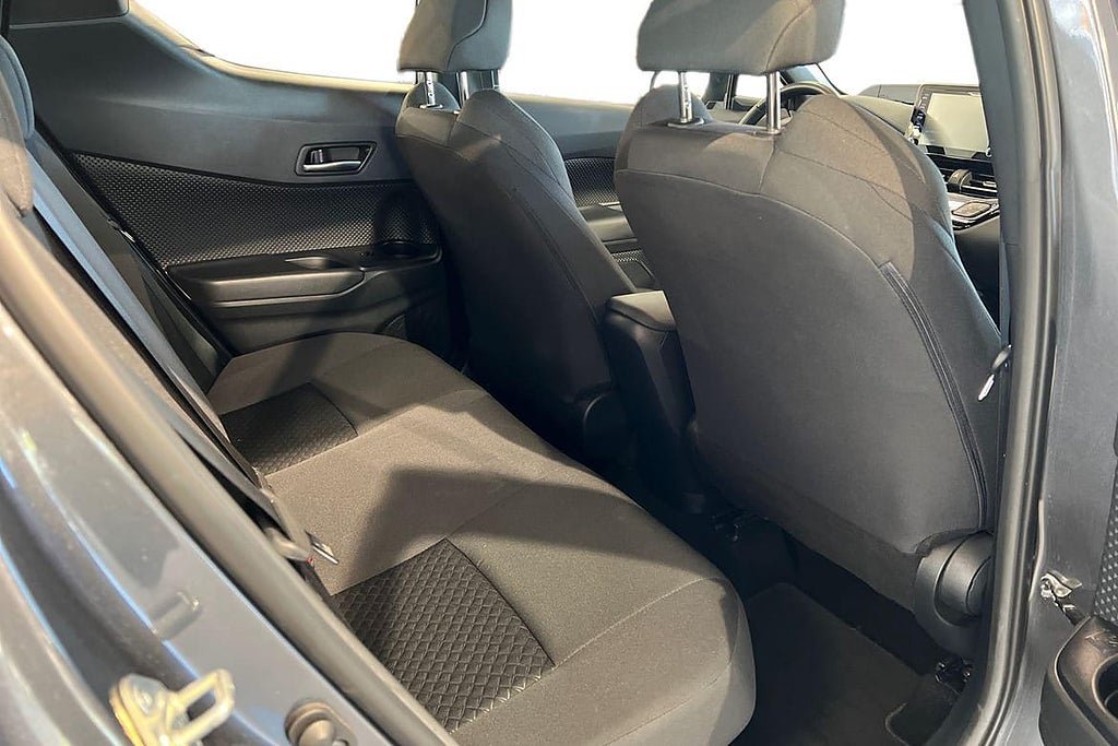 Vehicle Image 9