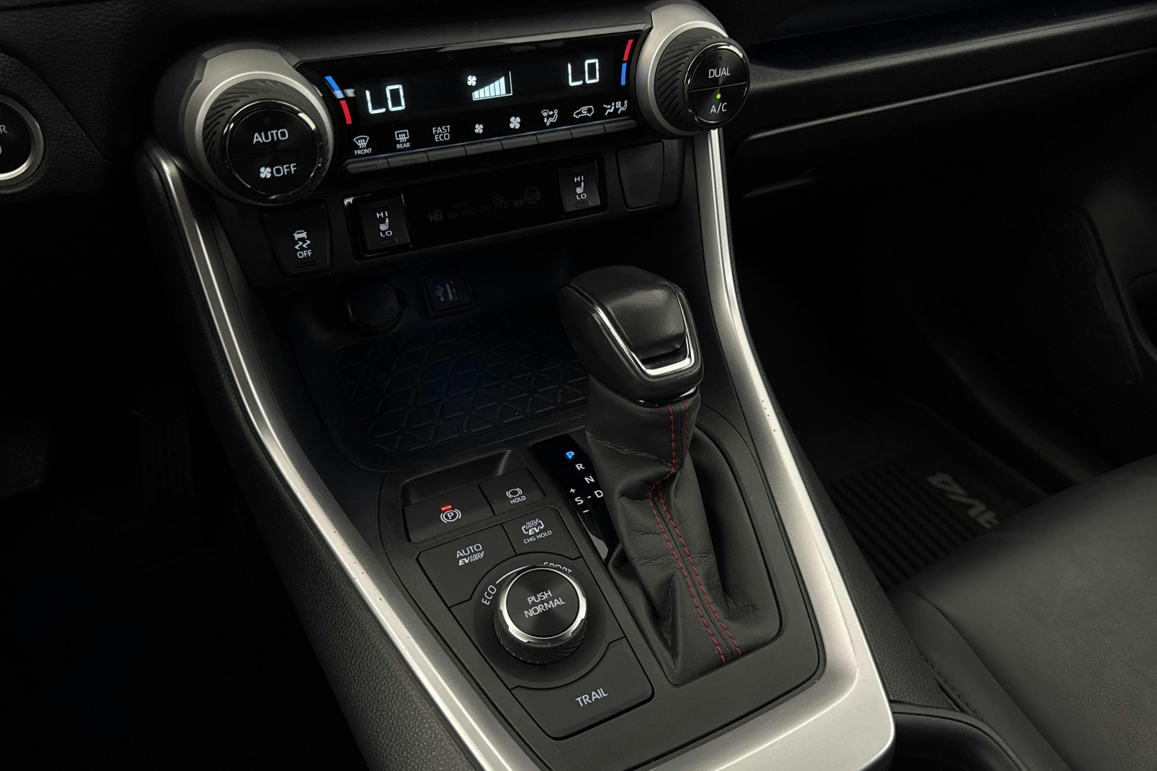 Vehicle Image 15